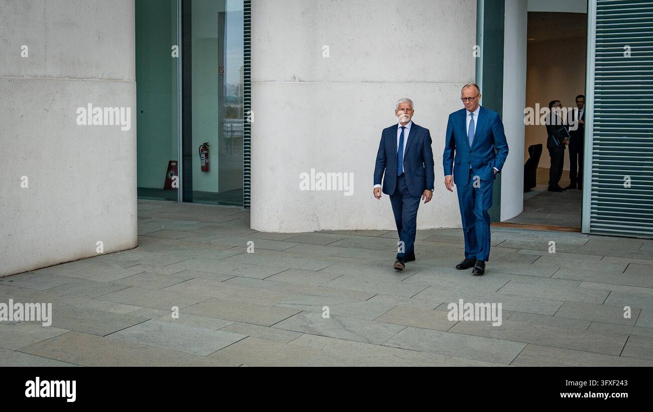 Chancellor Friedrich Merz welcomes the President of the Czech Republic ...