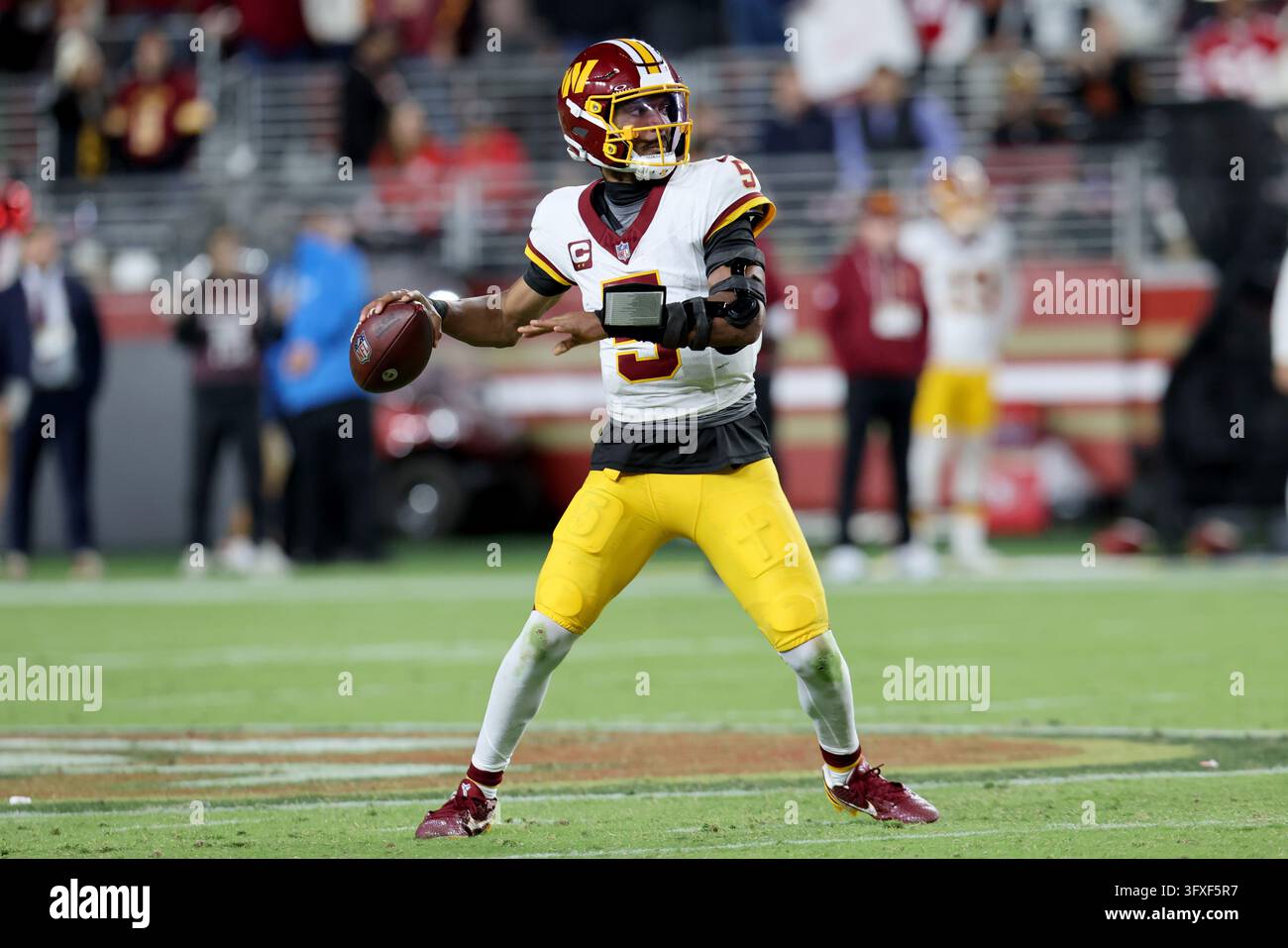 Washington Commanders quarterback Jayden Daniels (5) throws during an ...