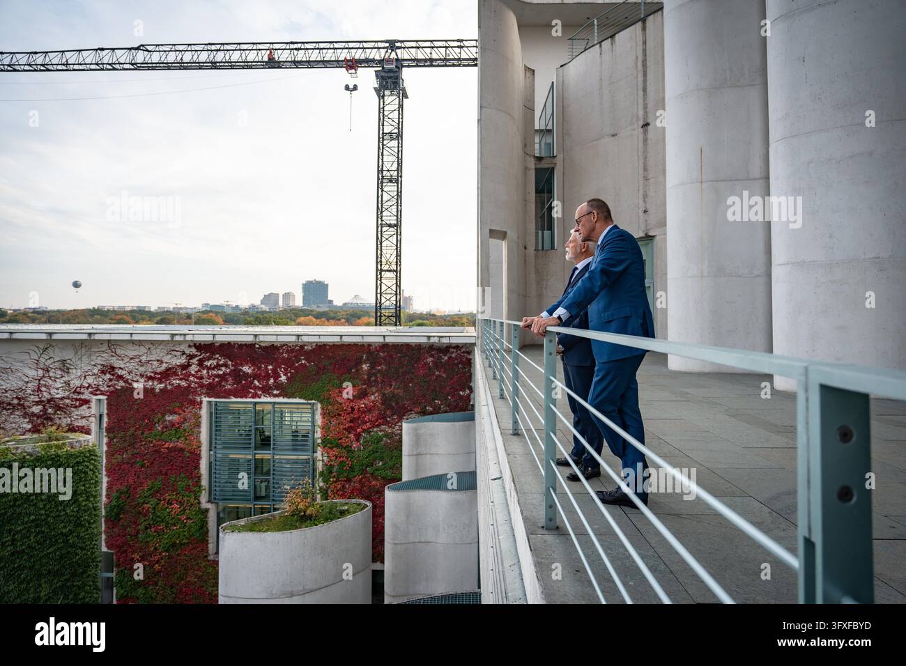 Chancellor Friedrich Merz welcomes the President of the Czech Republic ...
