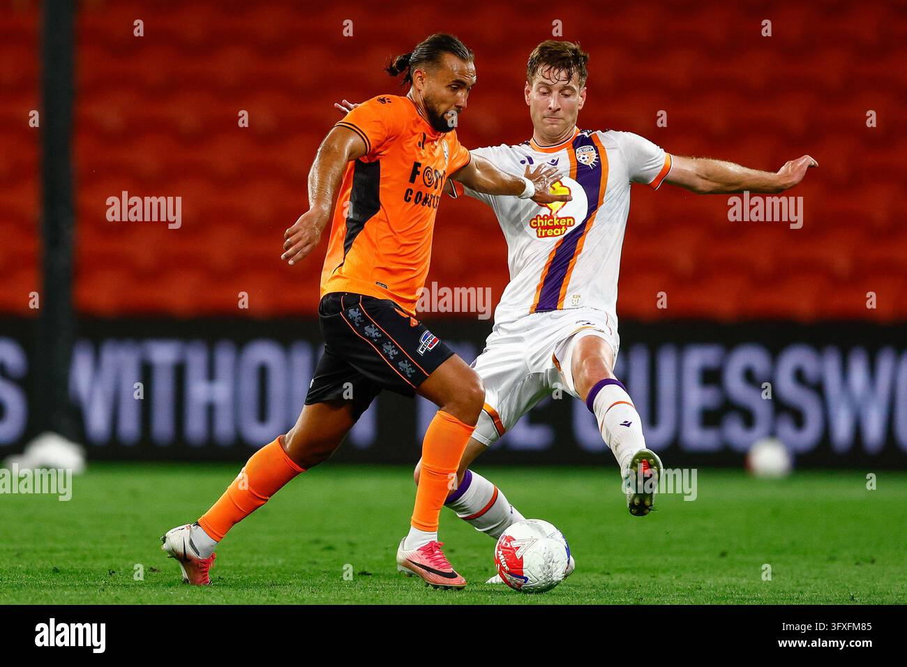 Foxe Virgiliu Postolachi of the Roar and Riley Foxe of the Glory compete for ...