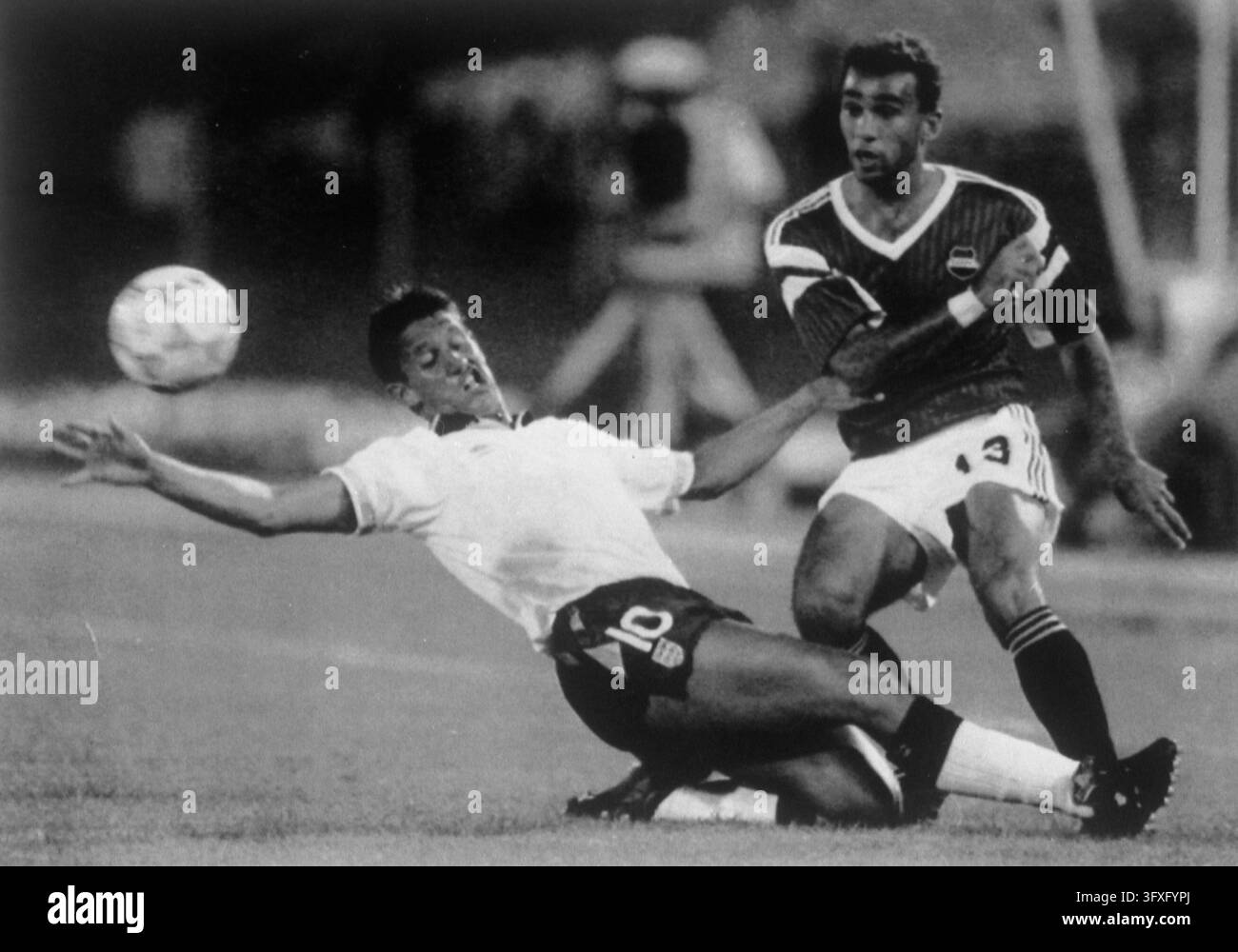 England's Gary Lineker fights for the ball with Egypt's Ahmed Ramzy, in ...