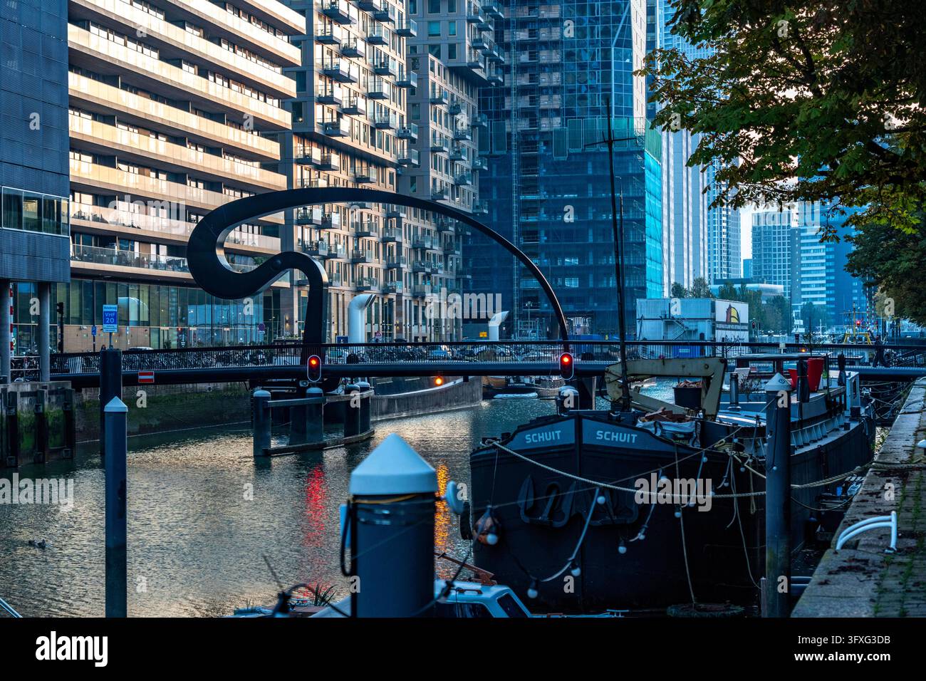 Fas Stock Die Ibis-Brücke, eine Zugbrücke über den Scheepmakershaven, Hafenkanal ...
