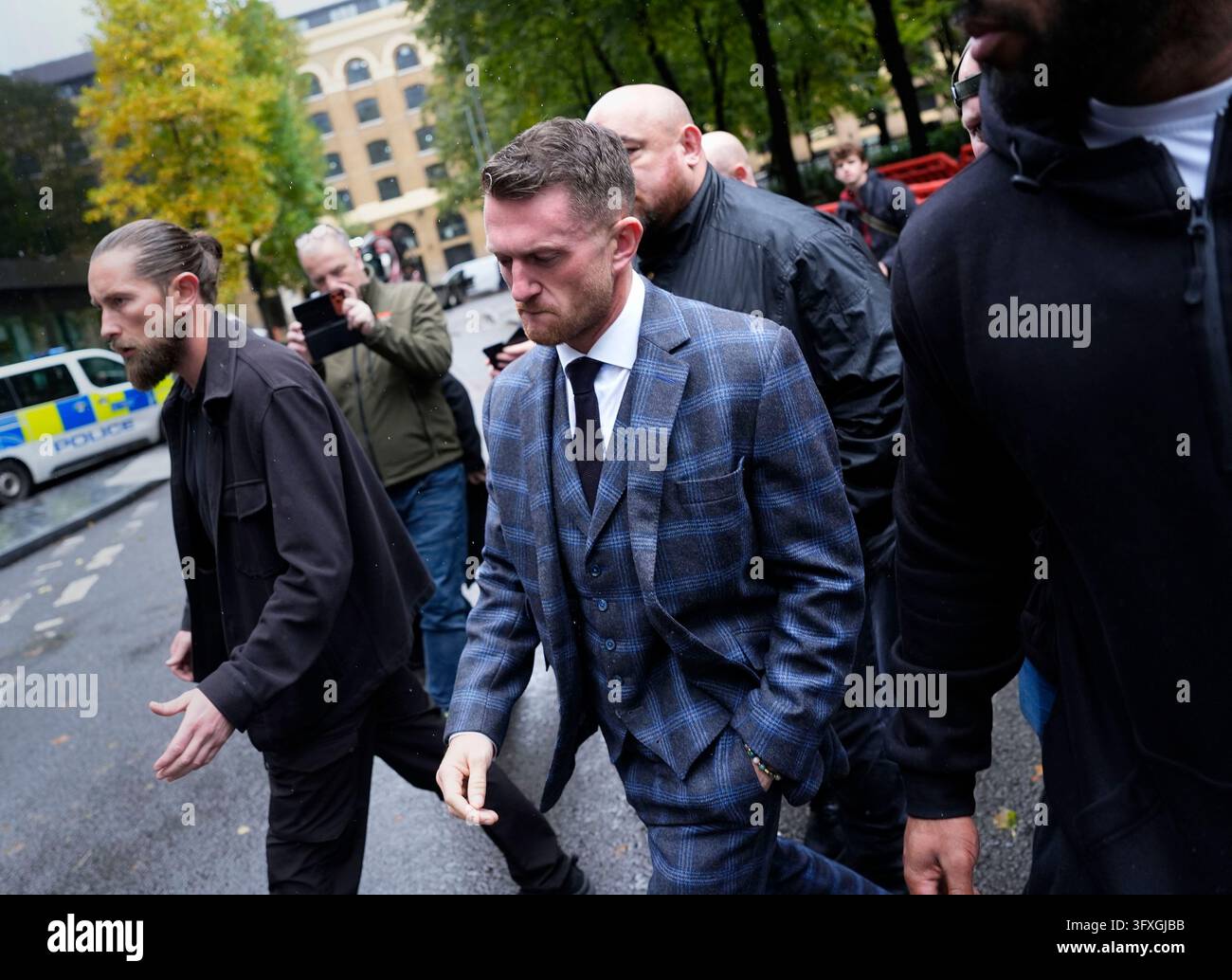 Tommy Robinson, whose real name is Stephen Yaxley-Lennon, (centre ...