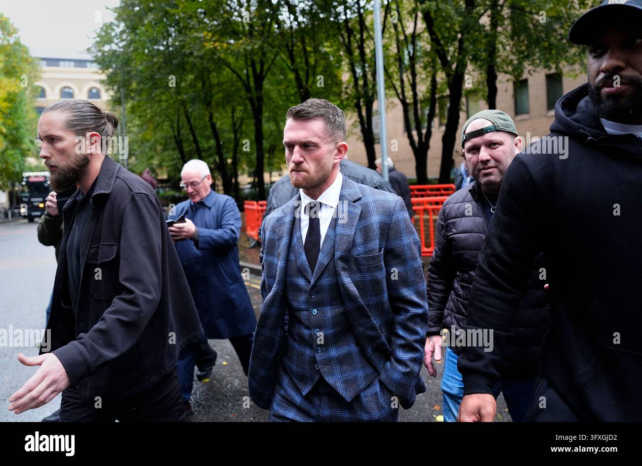 Tommy Robinson, whose real name is Stephen Yaxley-Lennon, (centre ...
