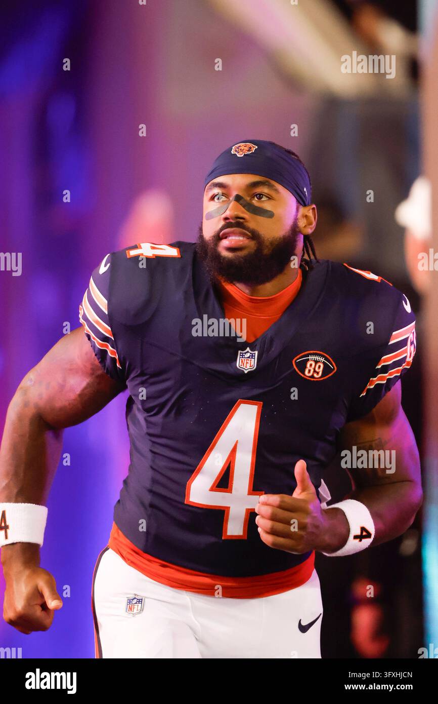 Chicago Bears running back D'Andre Swift (4) runs on the field before ...