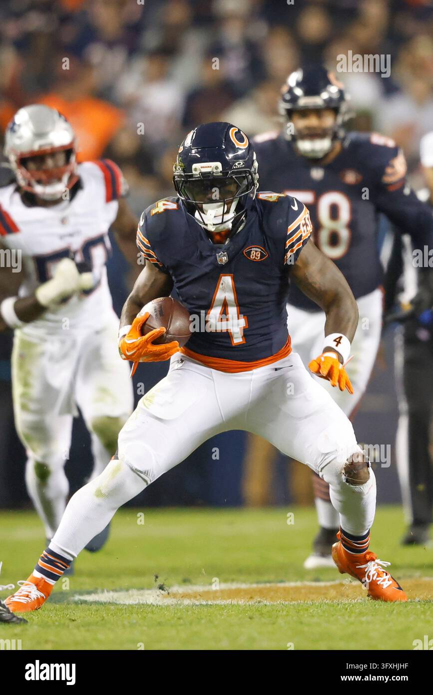Chicago Bears running back D'Andre Swift (4) runs with the ball during ...