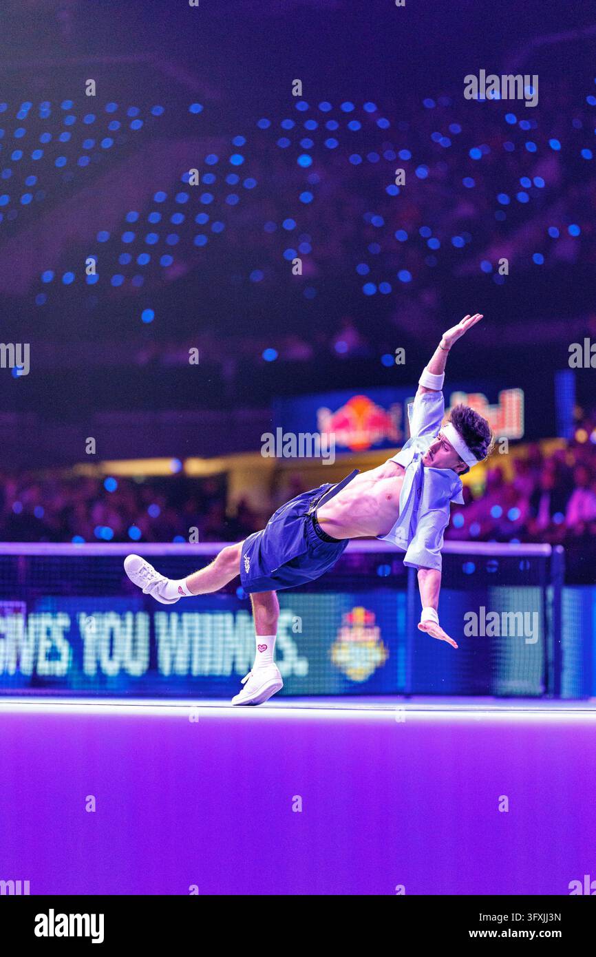 VIENNA, AUSTRIA - 23 OCTOBER 2026: Image shows breakdancer druning pre ...