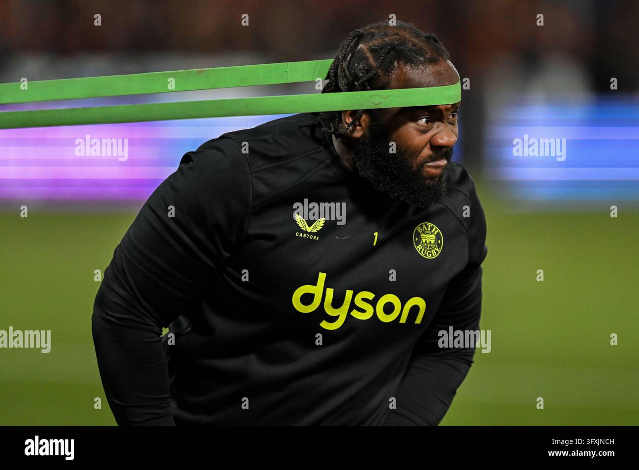 Beno Obano of Bath Rugby warming up before the Gallagher PREM match ...