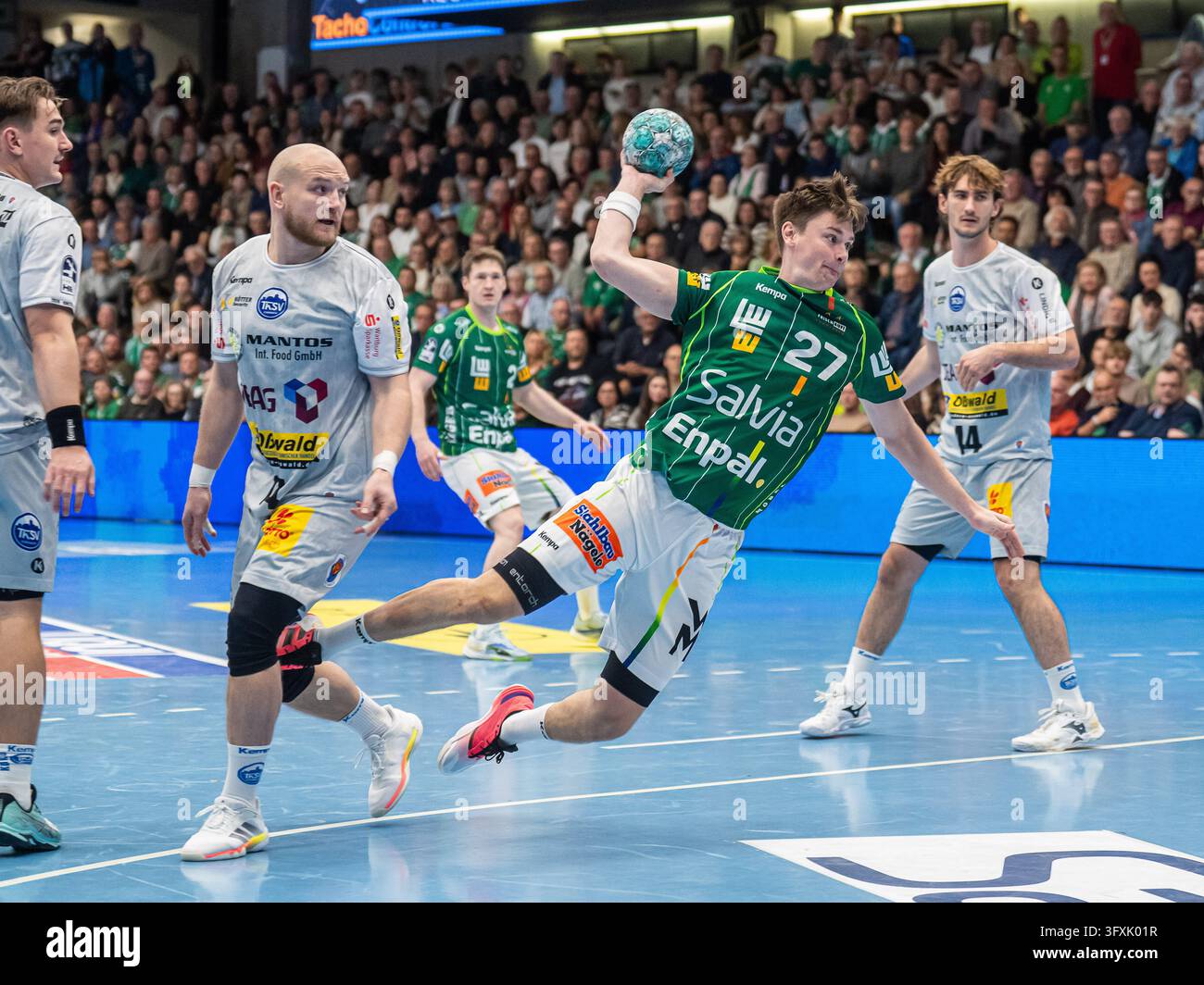 Oskar Sunnefeldt (Frisch Auf Goeppingen, #27) gets a free shot at the ...