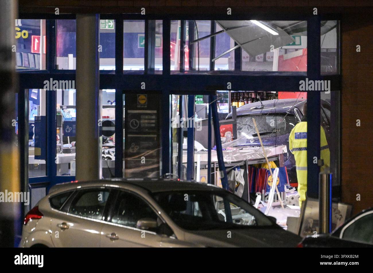 Finchfield Road West, Wolverhampton 23rd October 2026 - A large police ...
