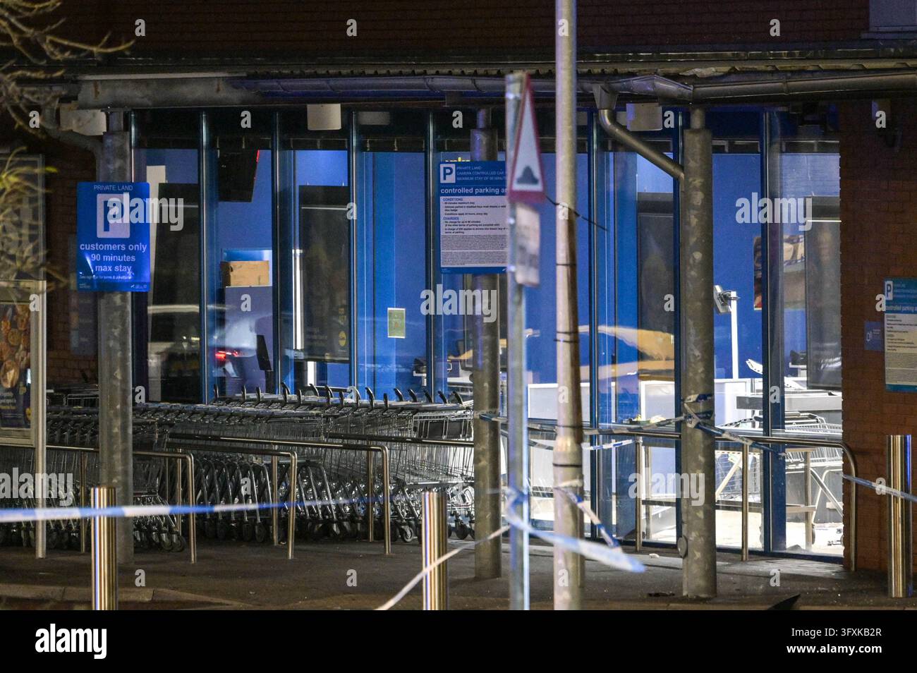 Finchfield Road West, Wolverhampton 23rd October 2026 - A large police ...
