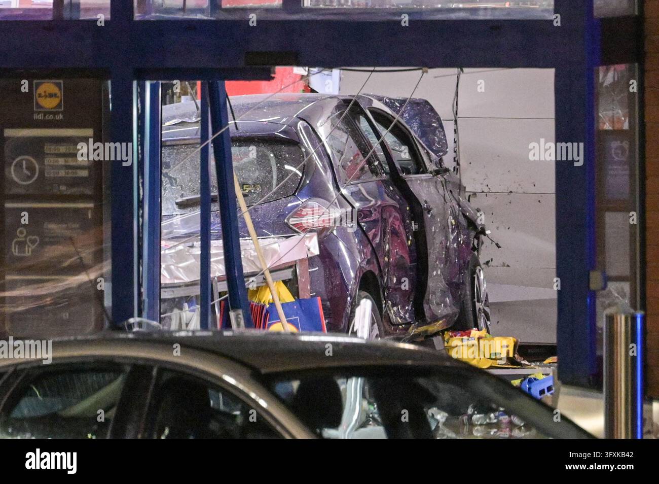 Finchfield Road West, Wolverhampton 23rd October 2026 - A large police ...