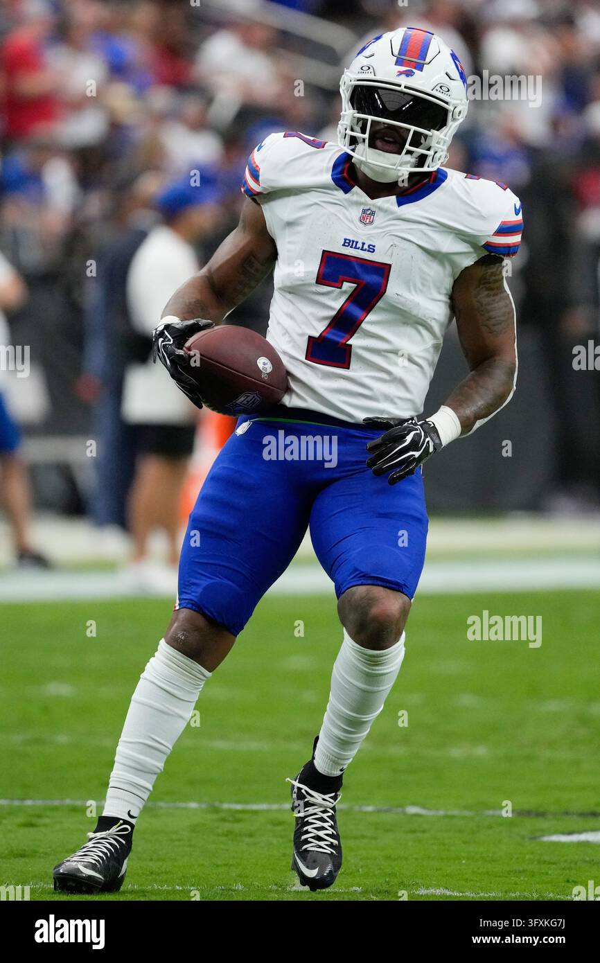 Buffalo Bills running back Ray Davis (7) warms up before an NFL ...