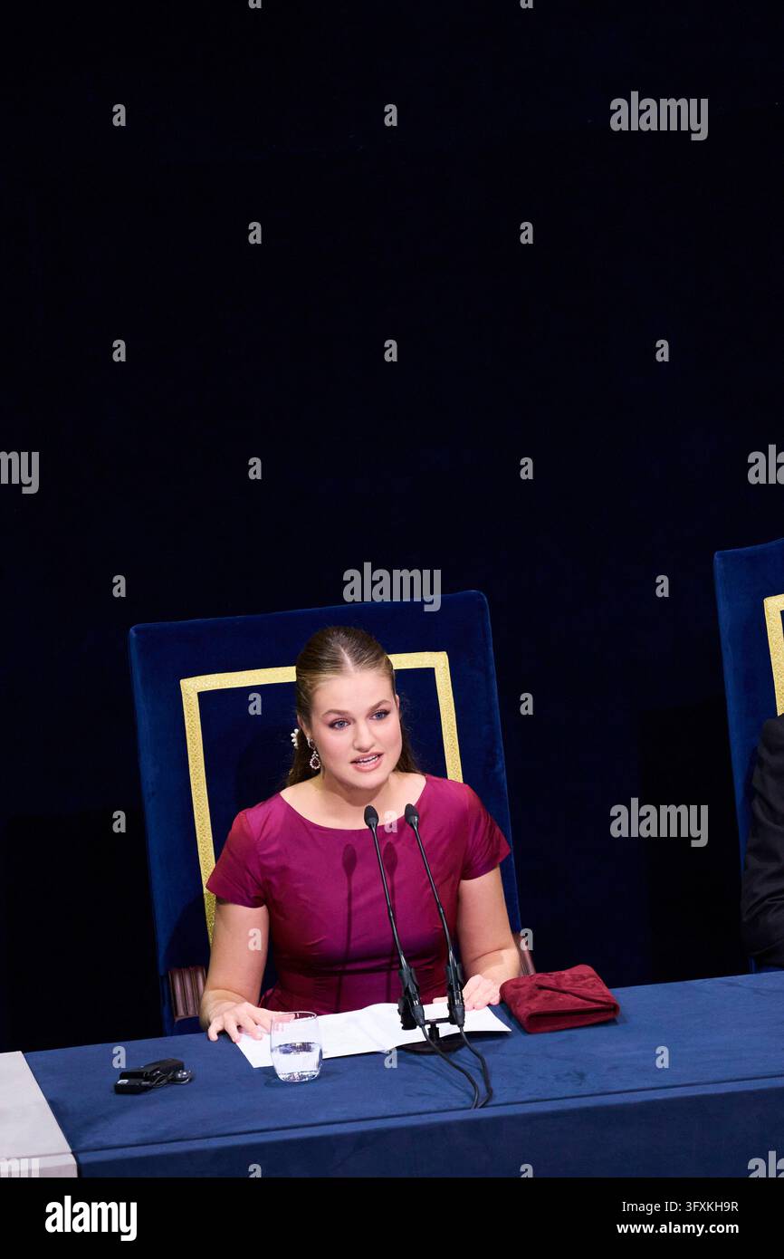 Princess Crown Vector R Crown Princess Leonor attended Ceremony Gala during Princess of ...