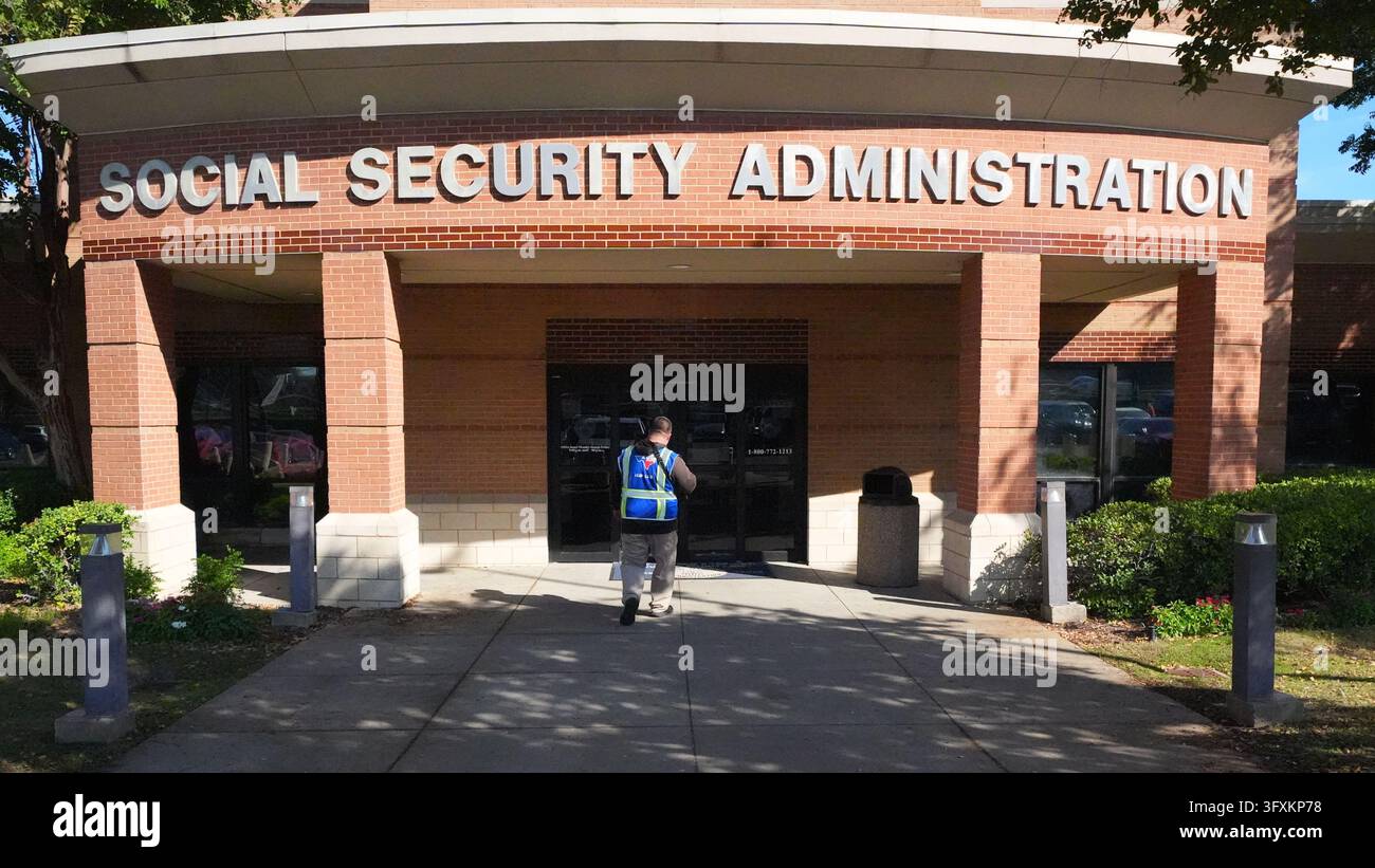 A person walks into the Social Security Administration office in Dallas ...