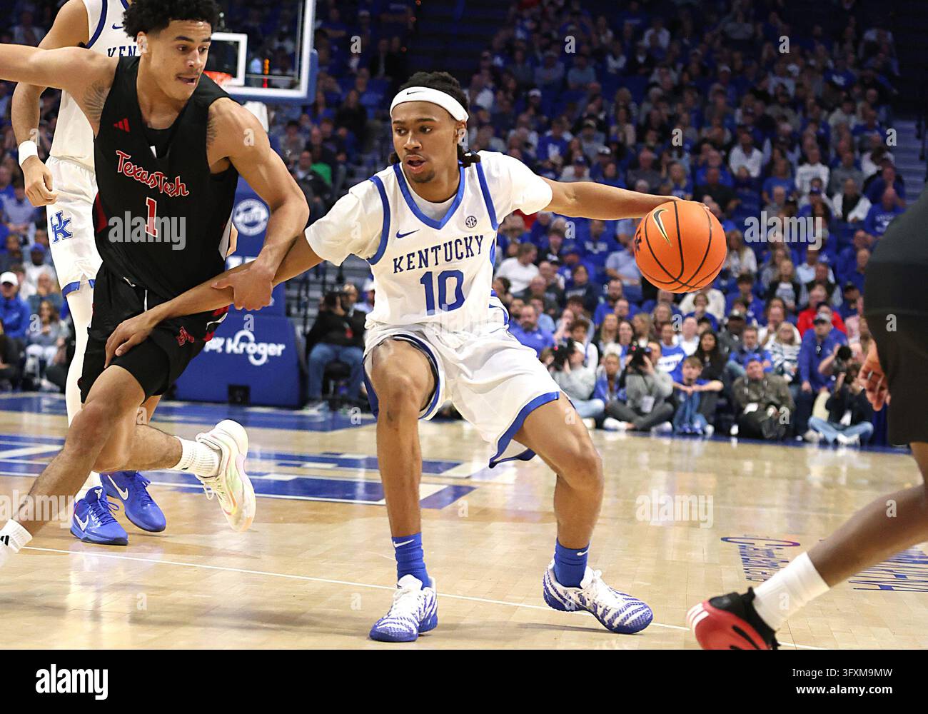 LEXINGTON, KY - OCTOBER 23: Kentucky Wildcats guard Alex Wilkins (10 ...