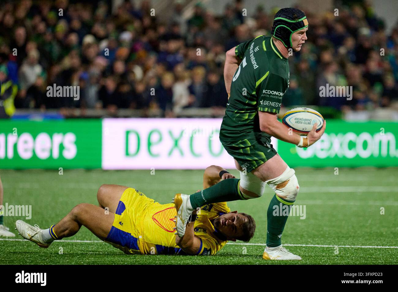 Darragh Murray of Connacht with the ball during the United Rugby ...