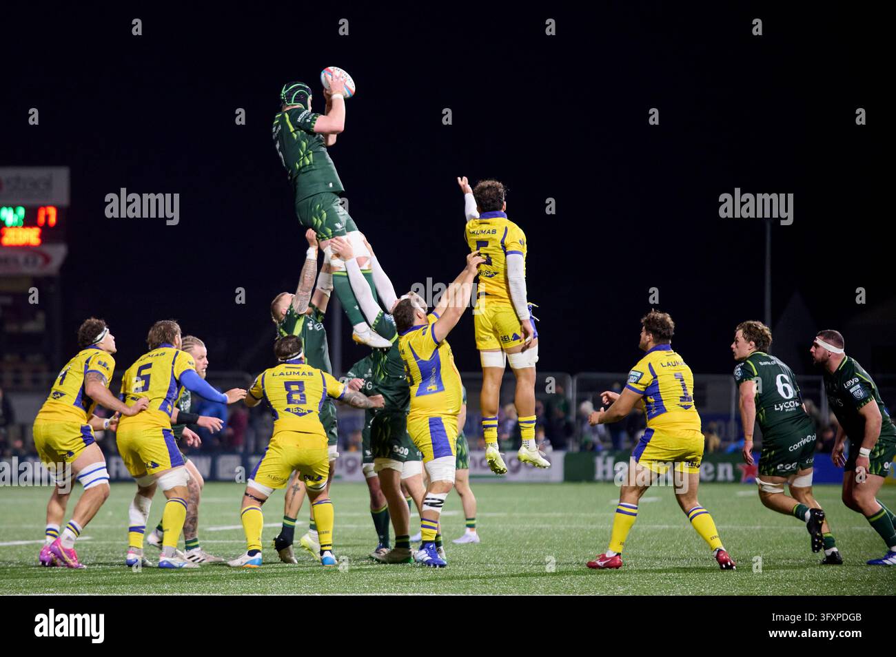 Darragh Murray of Connacht in action with the ball during the United ...