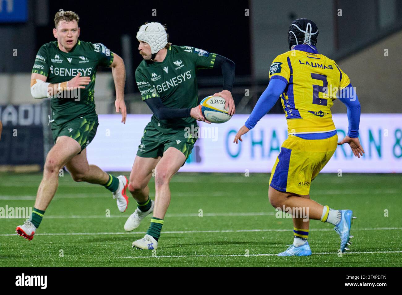 Mack Hansen of Connacht with the ball during the United Rugby ...
