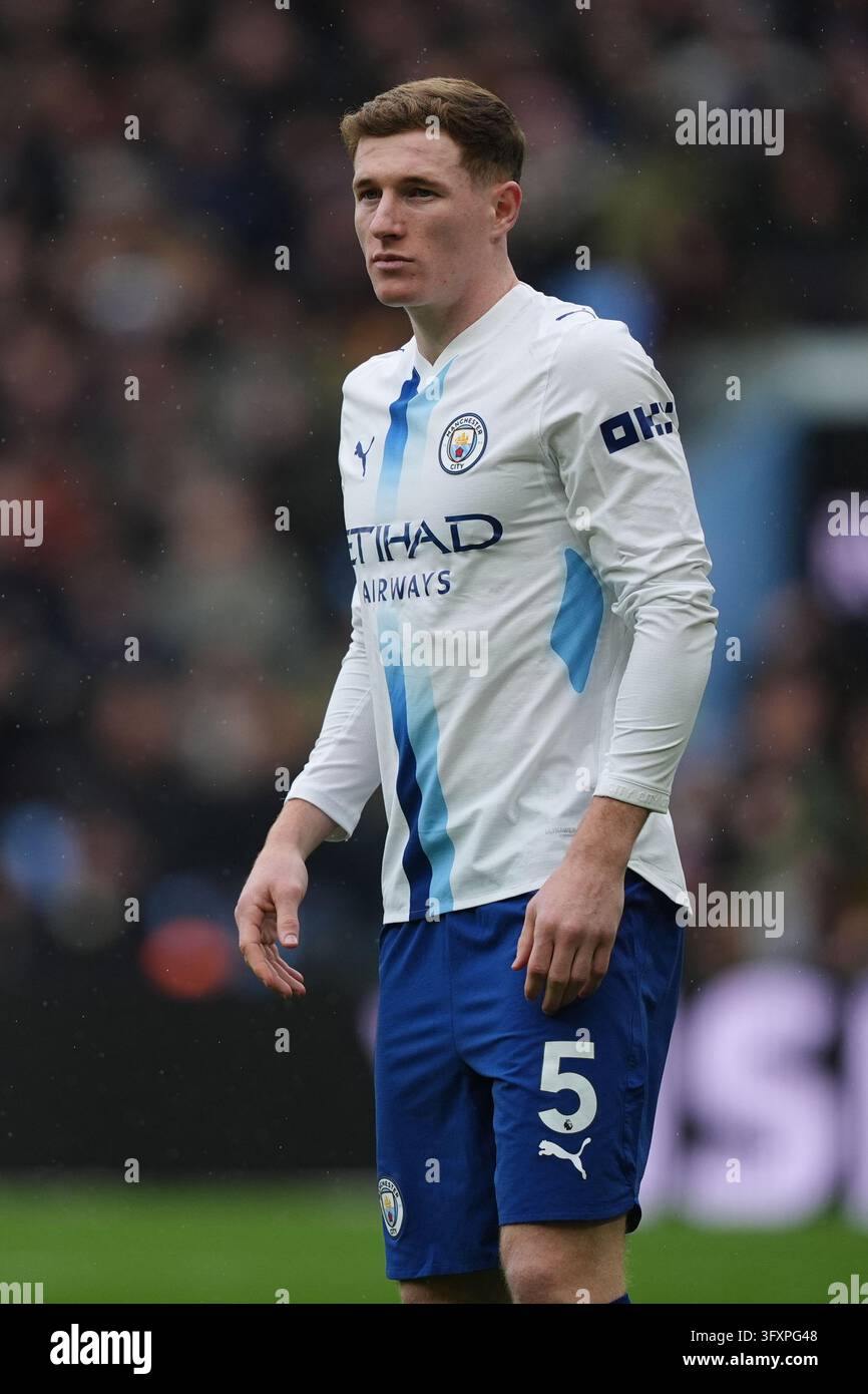 Date Image Manchester City's Elliot Anderson in action during the Premier League ...