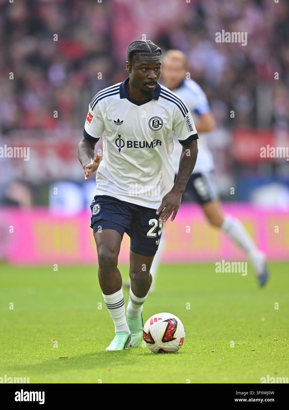 Eric Dina-Ebimbe (Schalke 04) action. Football 1st Bundesliga ...