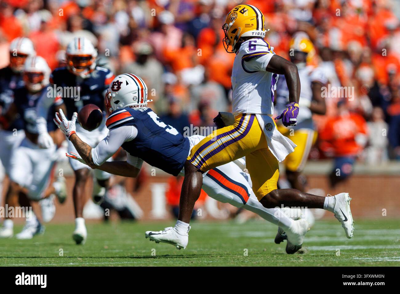 AUBURN, AL - OCTOBER 24: Auburn Tigers safety Eric Winters (5) reaches ...