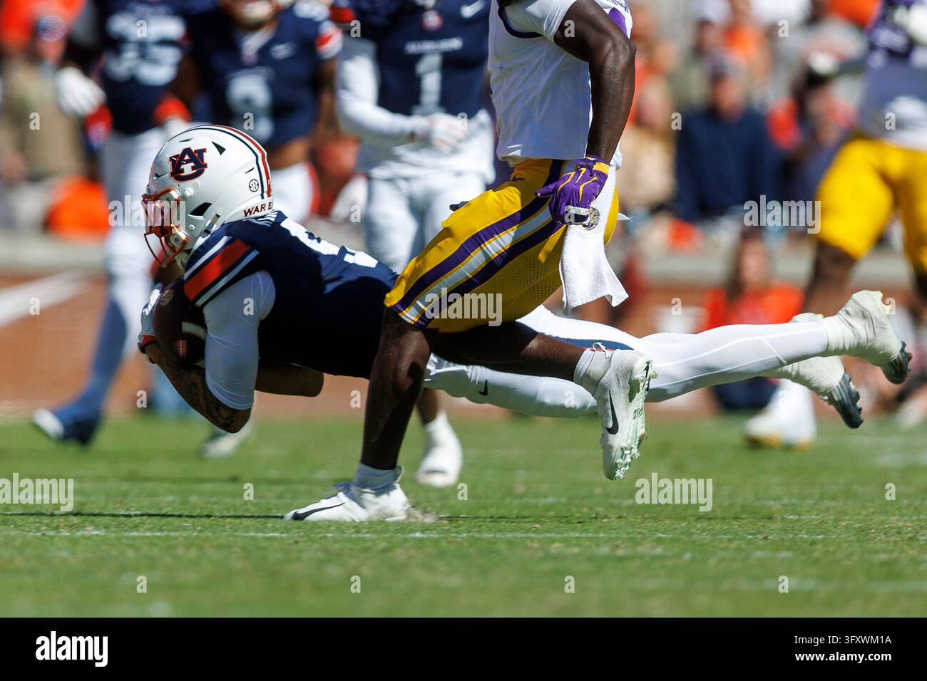 AUBURN, AL - OCTOBER 24: Auburn Tigers safety Eric Winters (5) reaches ...
