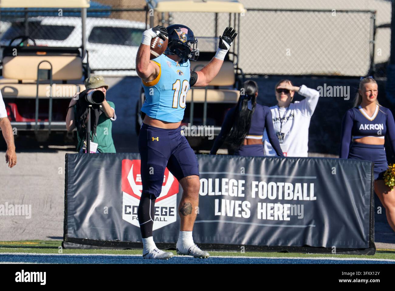 KENT, OH - OCTOBER 24: Kent State Golden Flashes fullback Hunter ...