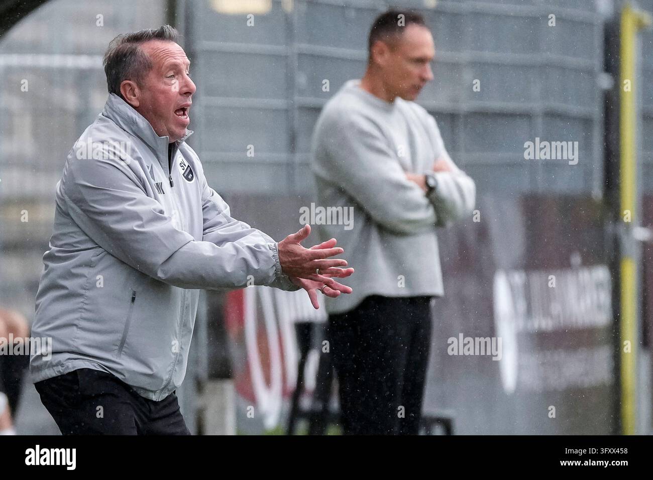 Markus Kauczinski (coach, head coach, SVS), gives instructions ...