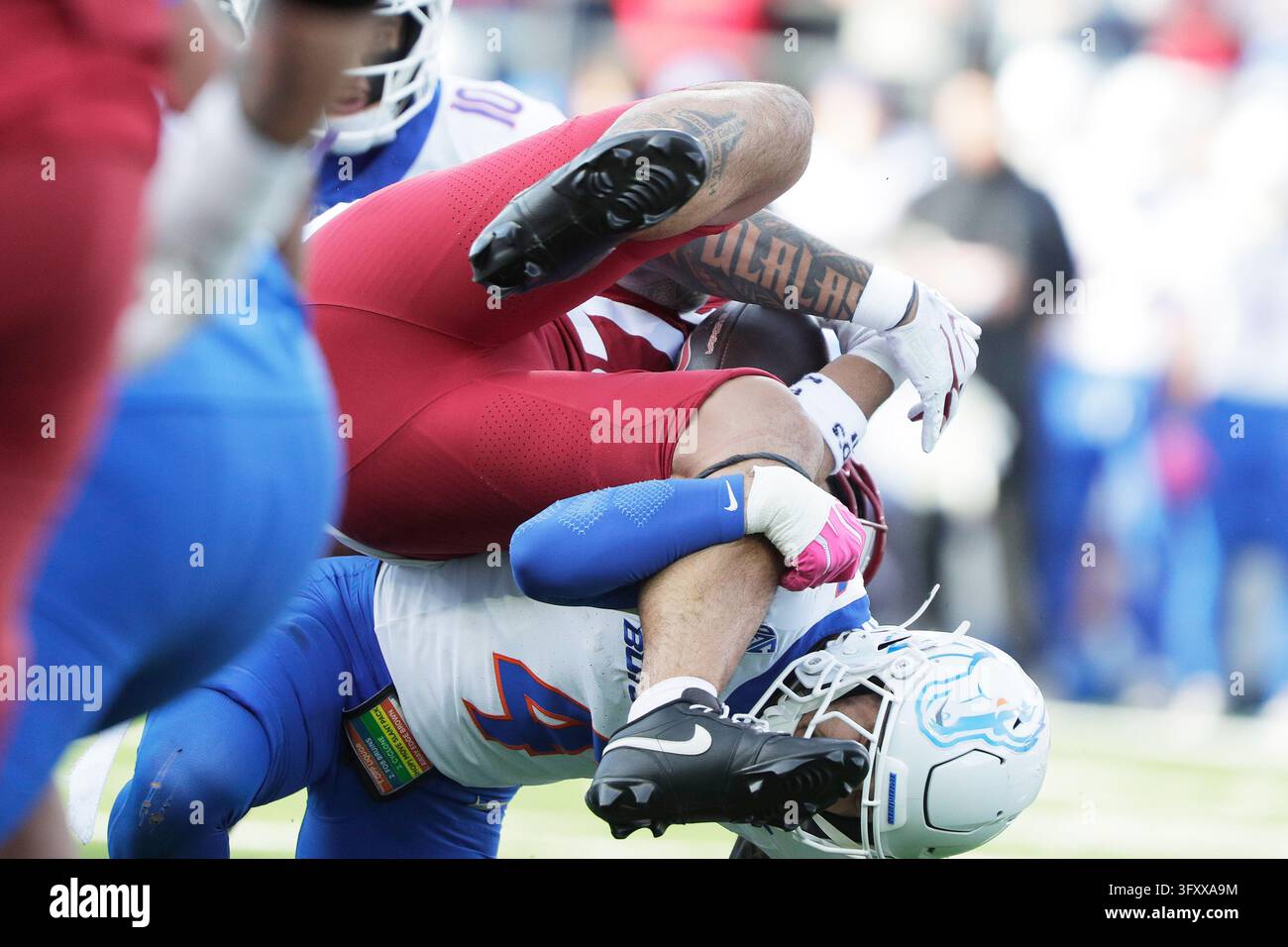 Half Trevis Boise State defensive back Travis Anderson (4) tackles Washington State ...