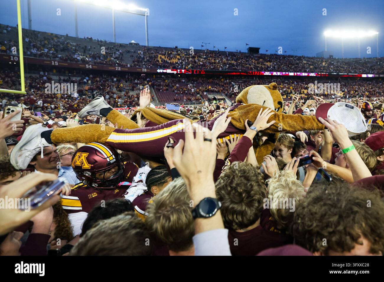 October 24, 2026, Shoreview, Minnesota, USA: Fans lift Goldy Gopher ...