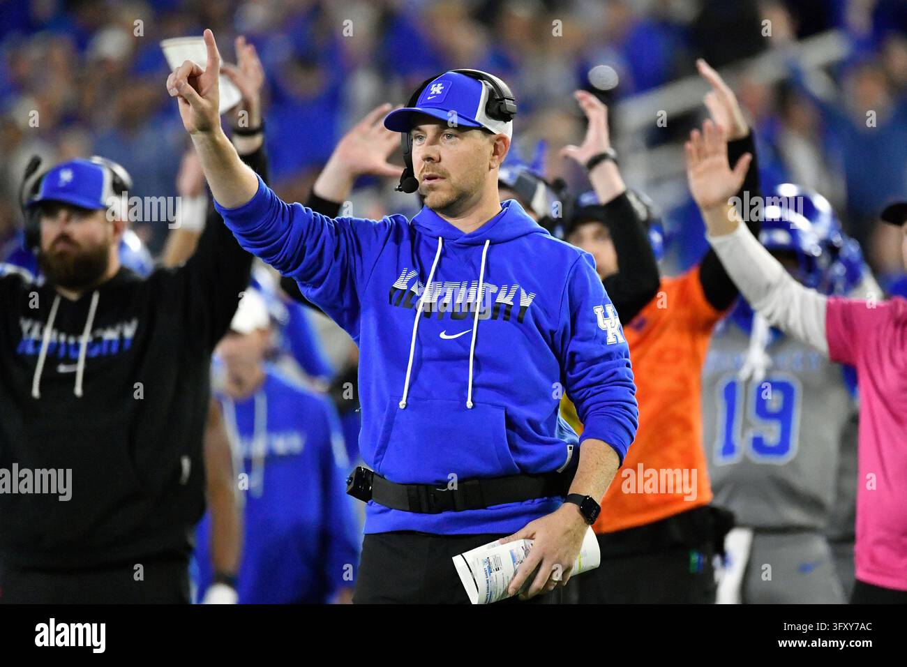 Kentucky head coach Will Stein signals a play into his team during the ...