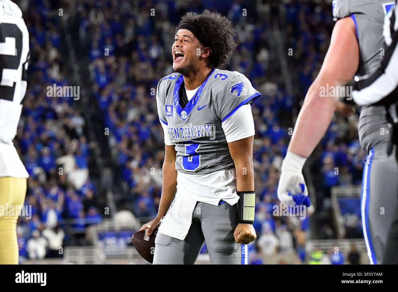 Kentucky quarterback Kenny Minchey (3) reacts after scoring a touchdown ...