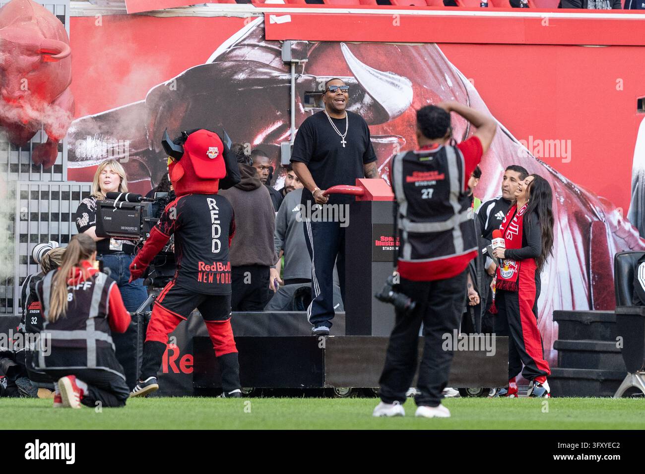Red Before Vector Kenan Thompson seen before MLS regular season game between Red Bulls ...