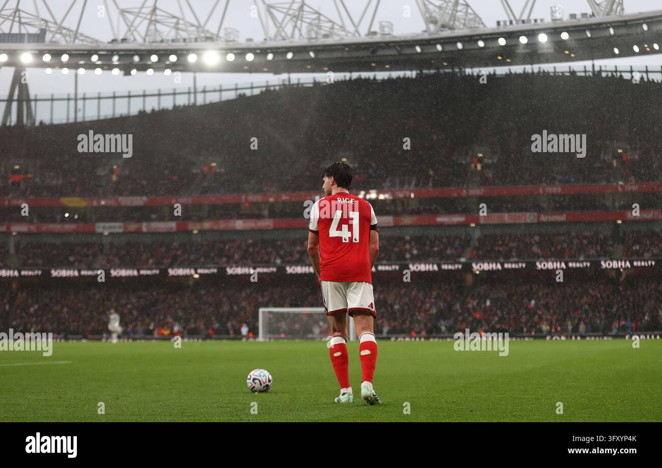 LONDON, ENGLAND - OCTOBER 24: Declan Rice of Arsenal takes a free kick ...