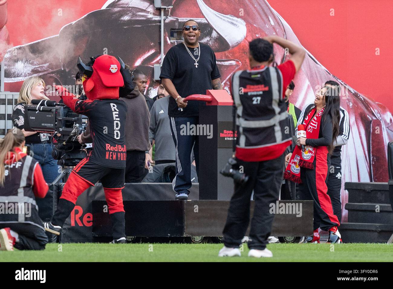 Red Before Vector Kenan Thompson seen before MLS regular season game between Red Bulls ...
