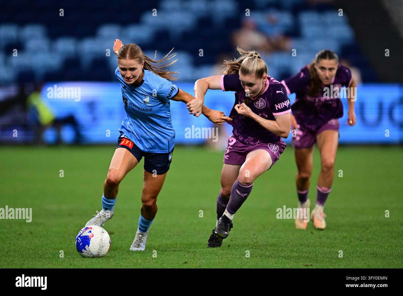 Cas Pers Madeleine Caspers of Sydney and Shelby McMahon of Melbourne City during ...