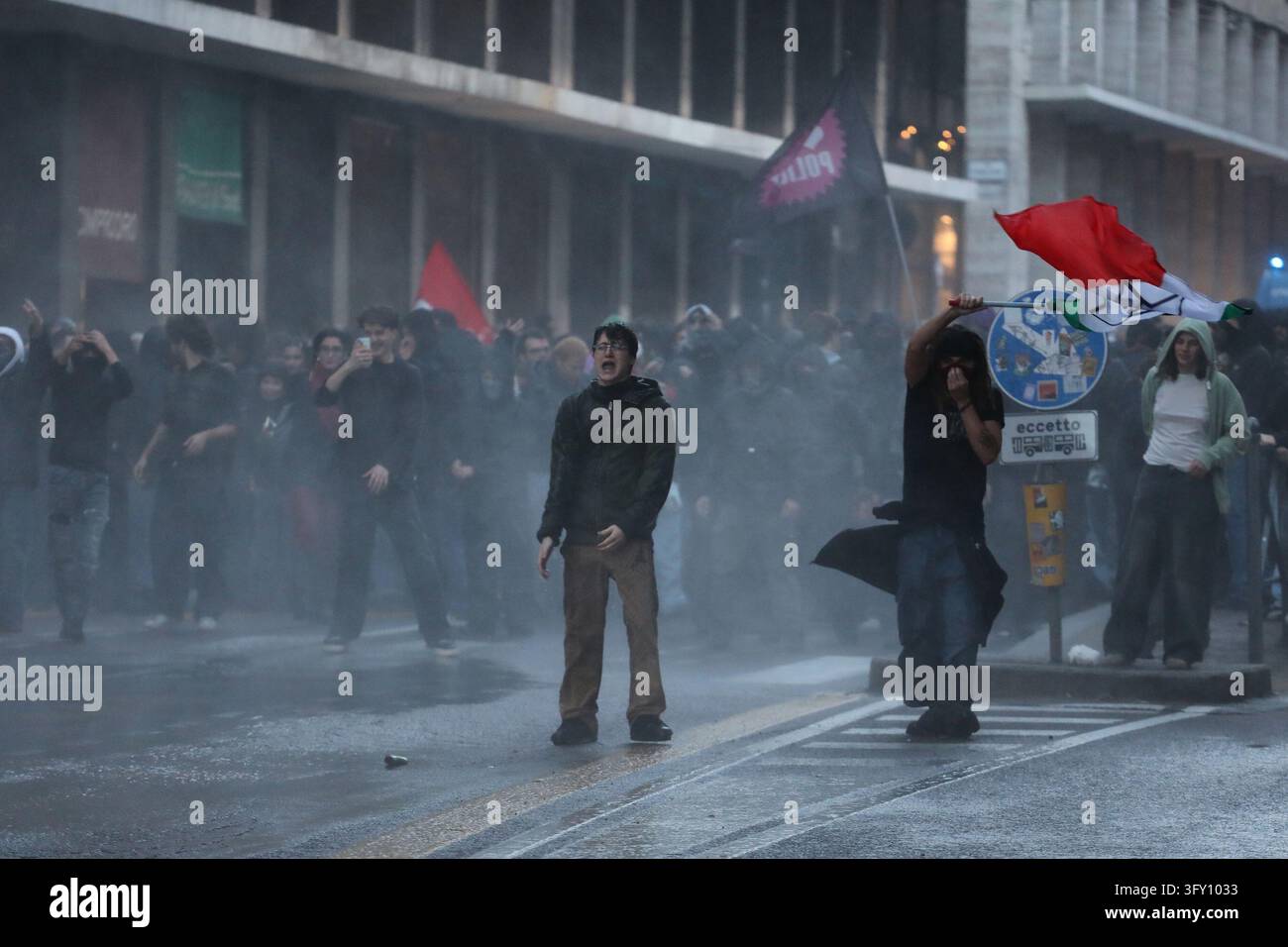 disordini del 24 ottobre, scontri, cariche e feriti Bologna (Italia) 24 ...