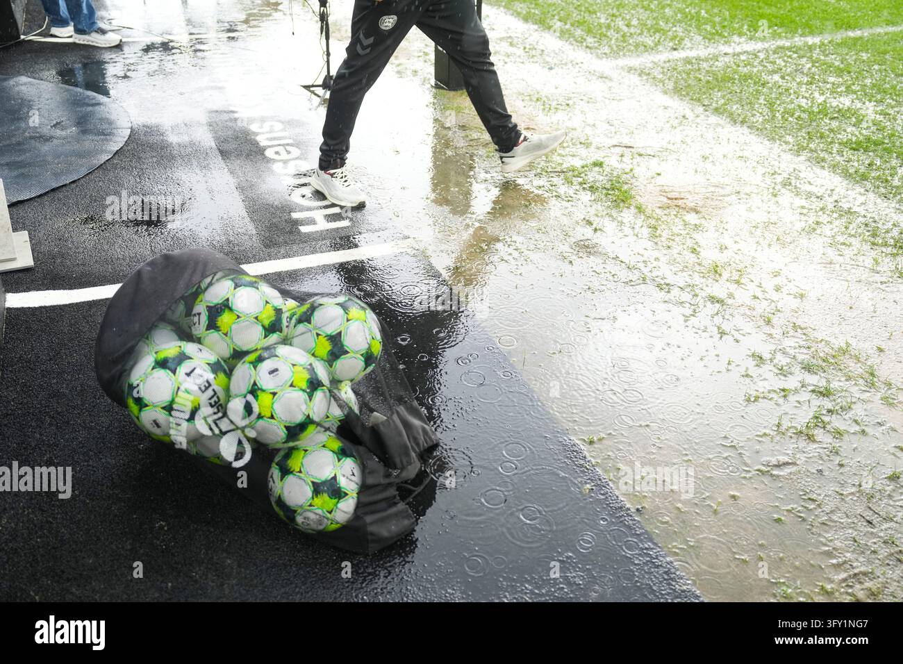 Fisker Sign Massive stormy weather before the Superliga match between AC Horsens ...