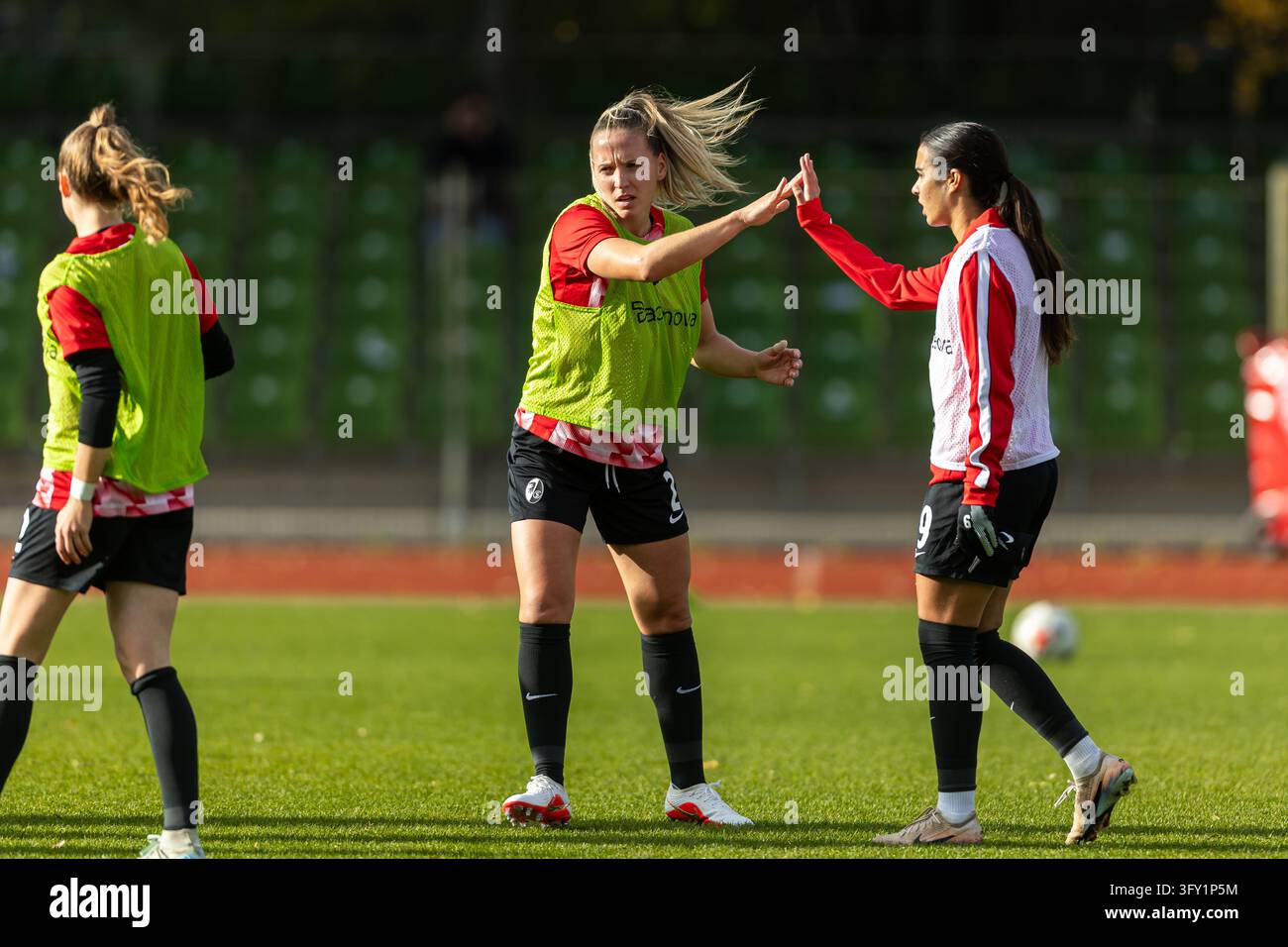 Bremen, Germany - 25.10.2026: Lisa Karl (Sport-Club Freiburg) und Sabah ...