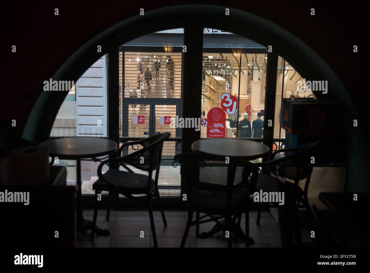 Window Arch France Clashes During The Yellow Vests Protest - Act II - Viewed through an ...