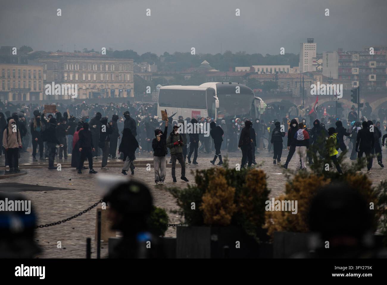 Clashes During The Yellow Vests Protest - Act II - A bus is blocked ...