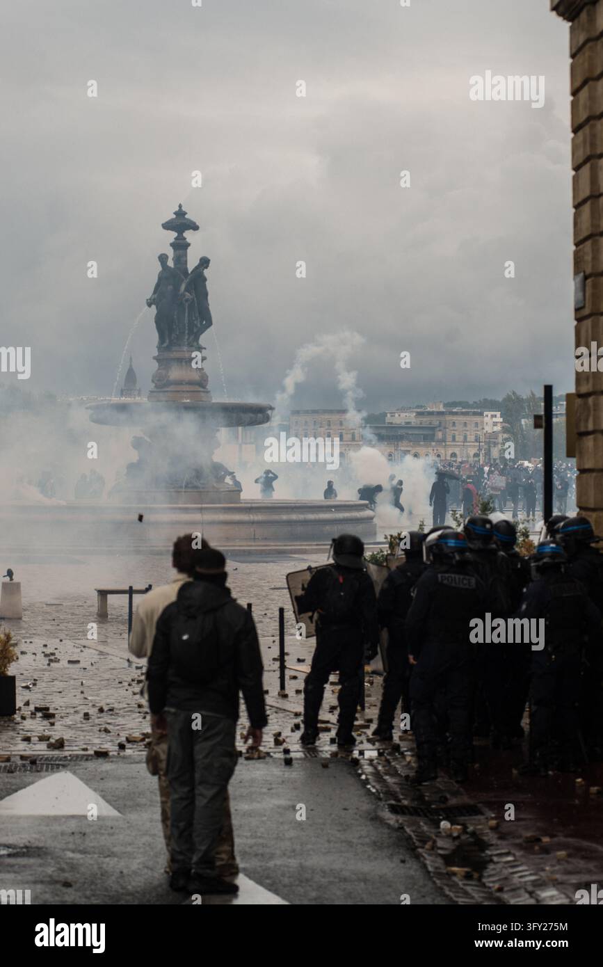 Clashes During The Yellow Vests Protest - Act II - Riot police stand ...