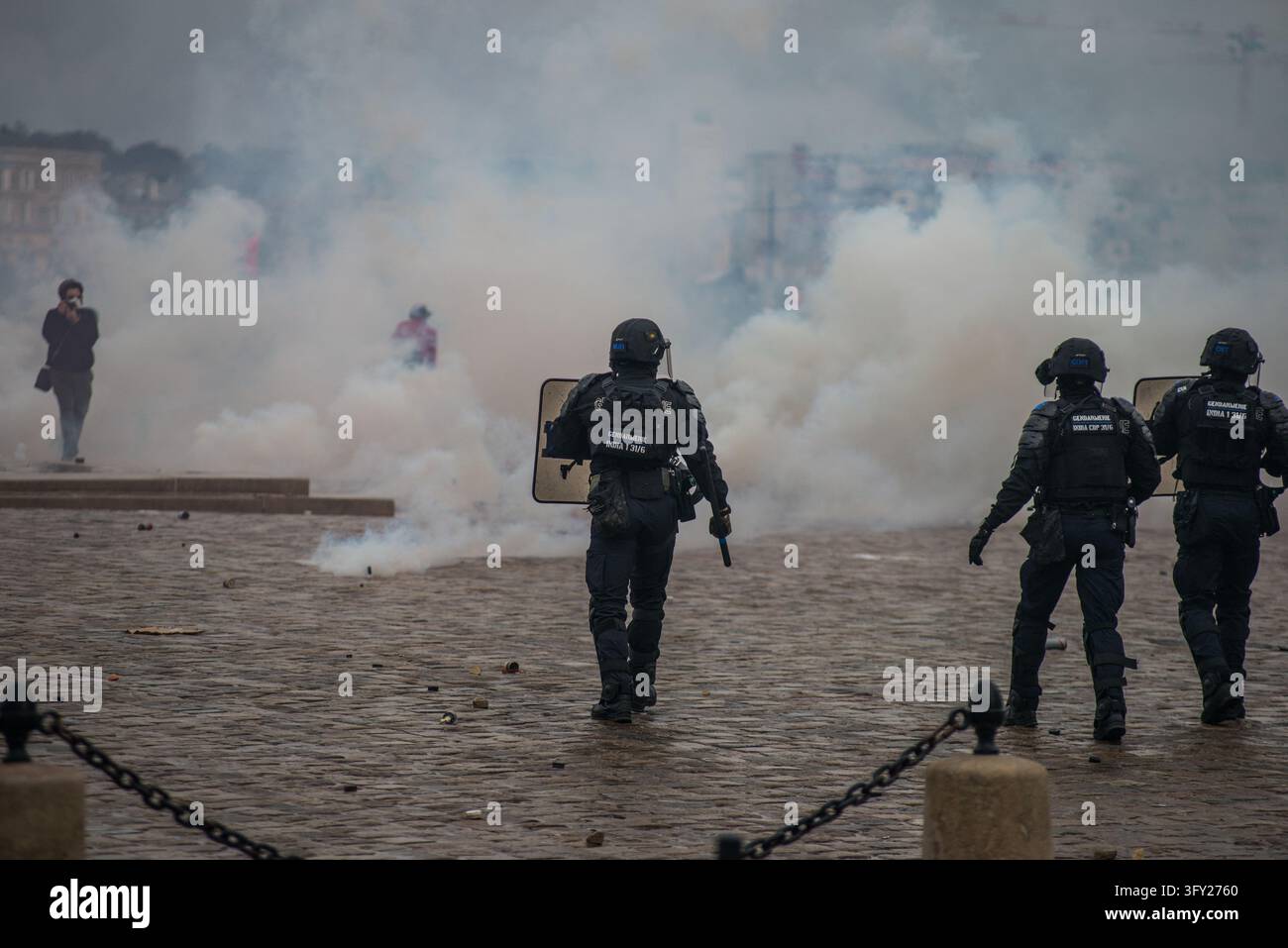 Clashes During The Yellow Vests Protest - Act II - Gendarmes in riot ...