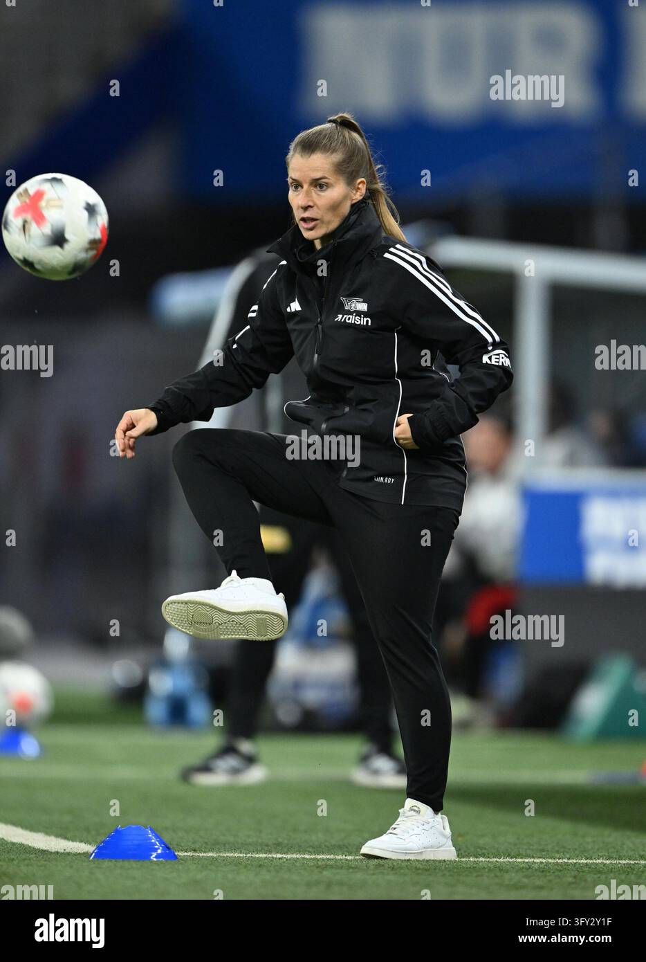Trainerin Marie-Louise Eta (Union) Hamburg, 25.10.2026, Fussball ...