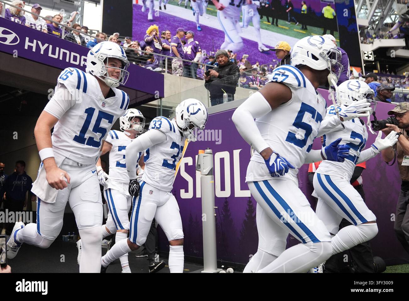 Indianapolis Colts players take the field before an NFL football game ...