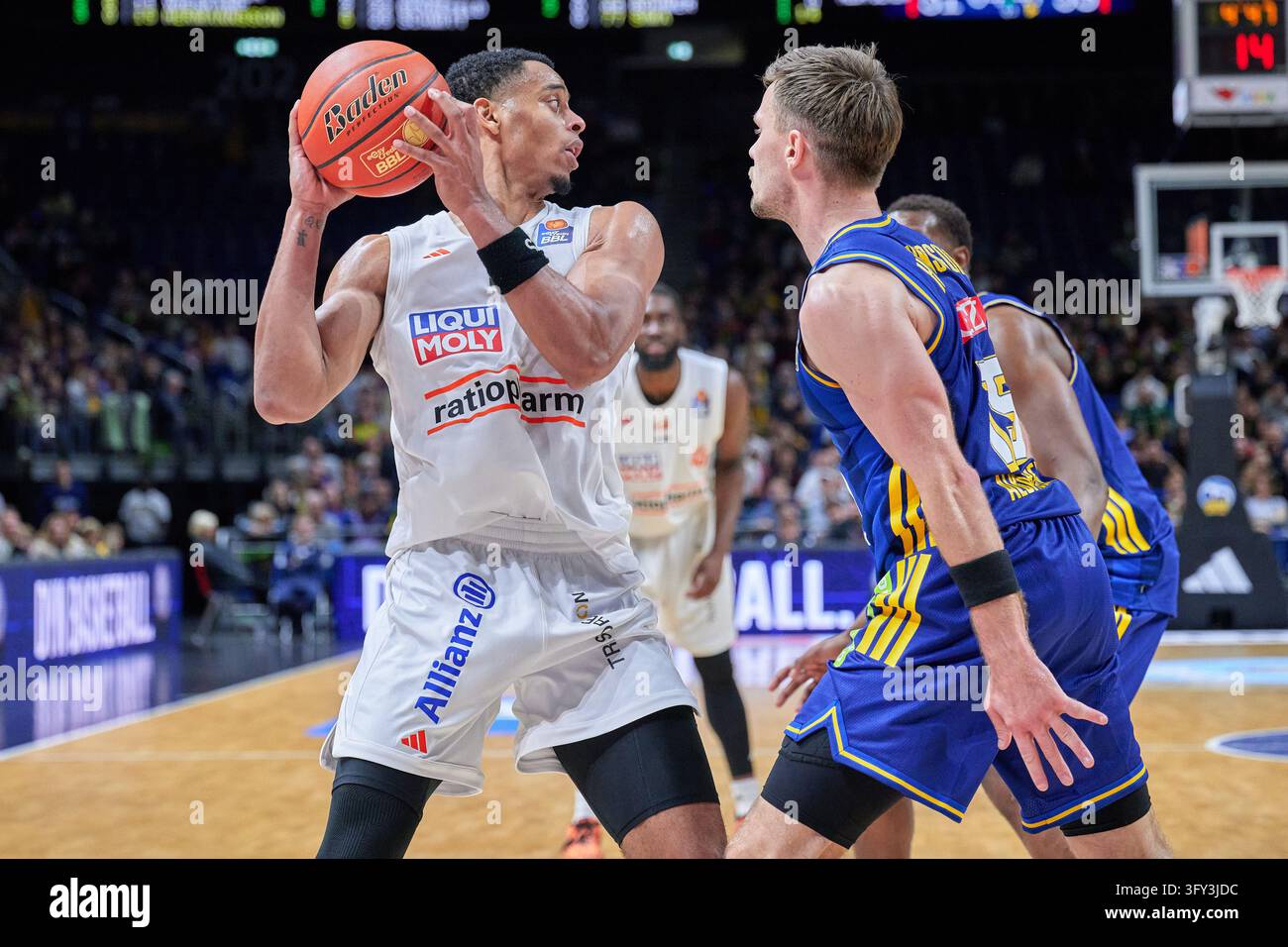 Jaylen Sims (Ratiopharm Ulm, #30), Martin Hermannsson (ALBA BERLIN, #15 ...