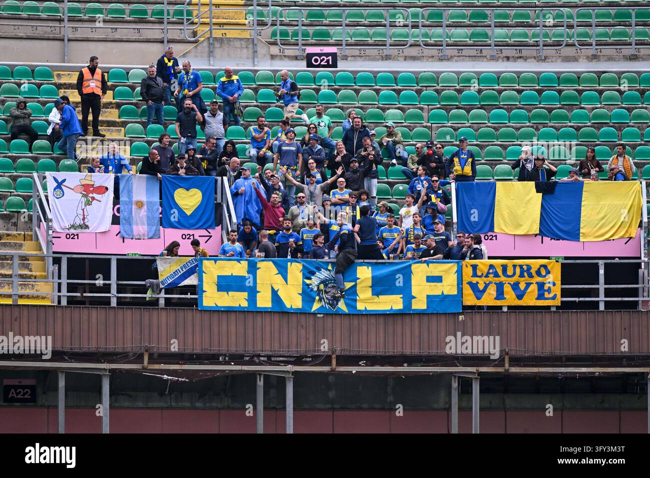 IPA90178624 - Carrarese Calcio 1908 supporters during the Italian Serie ...