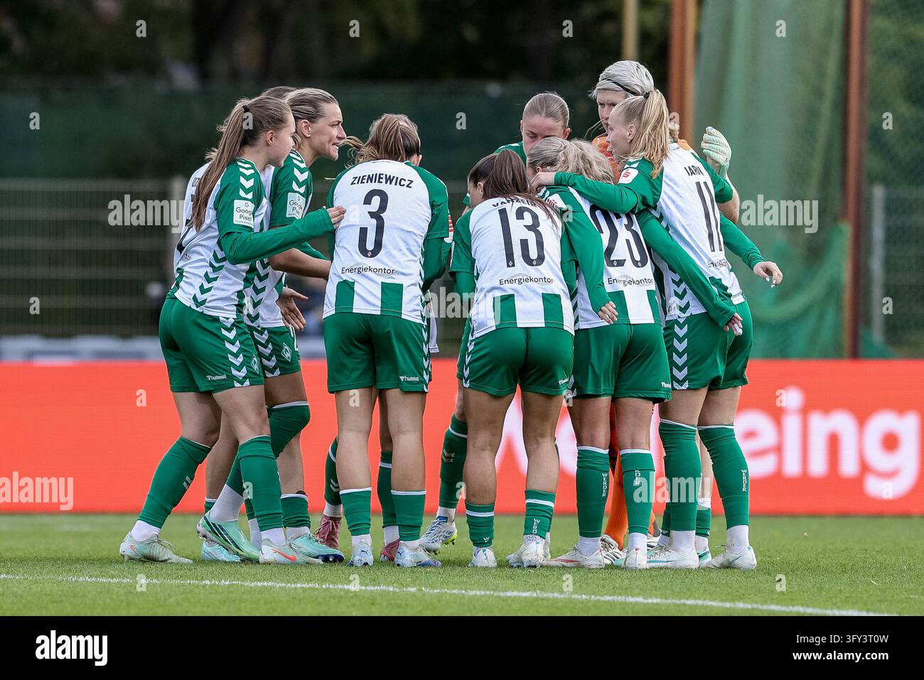 Players of SV Werder Bremen huddle together for a team pep talk, a pep ...