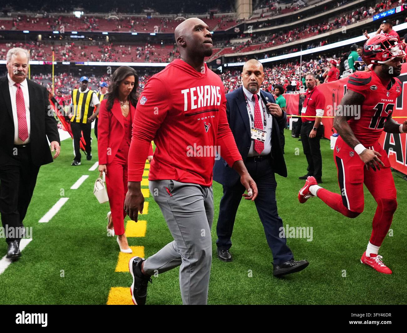 No Loss Vector Houston Texans head coach DeMeco Ryans, center, walks off the field ...